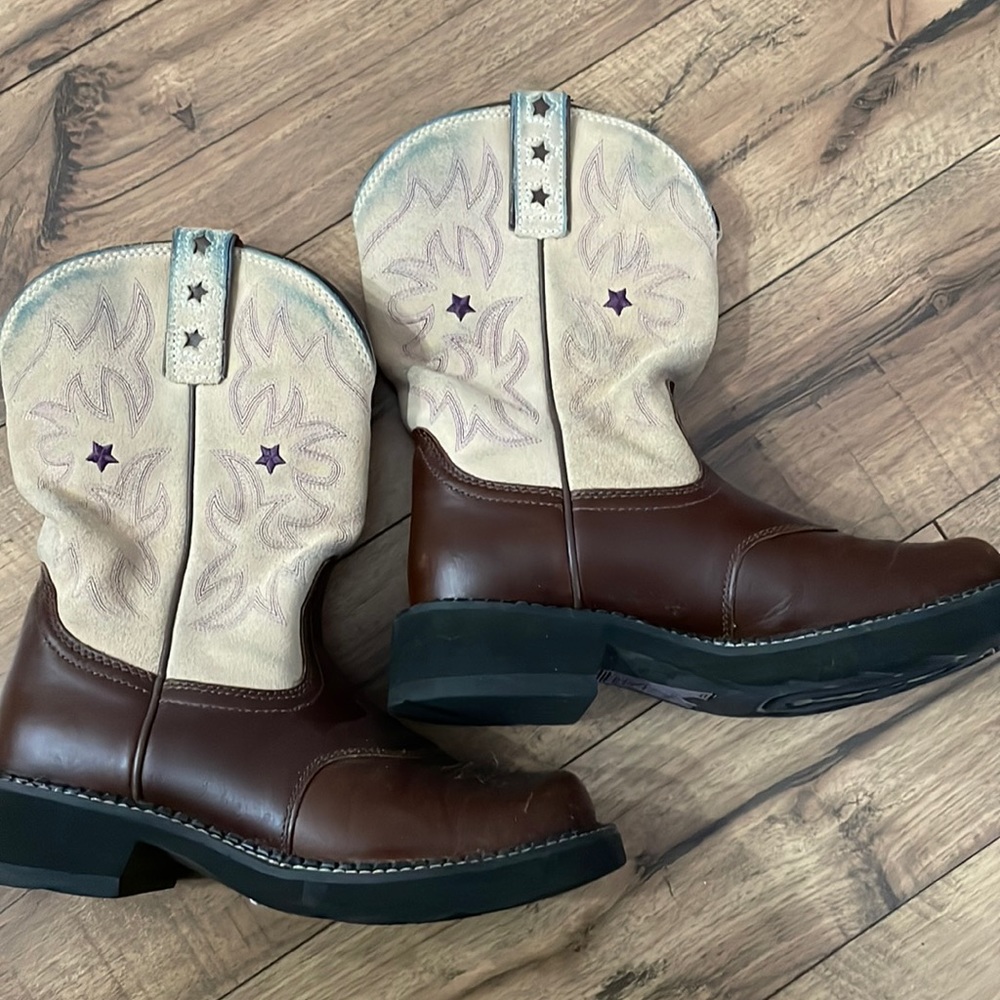 Ariat cowboy boots size 8 1/2 B